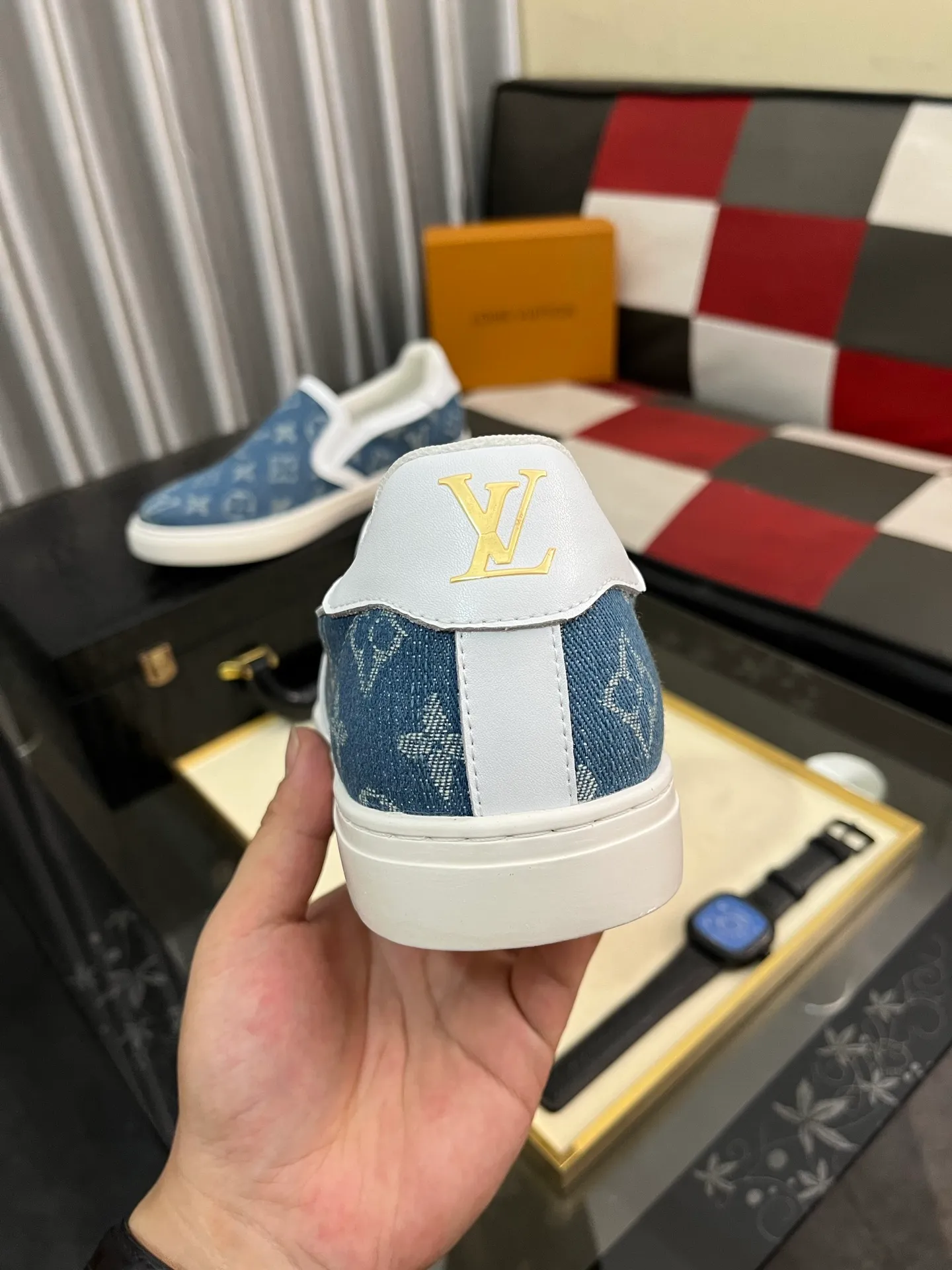 Men's shoes 💰400⌚️⌚️LV's new men's high-end casual sports shoes, using imported first-layer cowhide silk screen printing brand lougou, original ultra-light tpu outsole, wear-resistant and comfortable, Monogram lougou embellished rubber outsole, breathable mesh lining, versatile classic style! Size: 38-442️⃣Colors available
